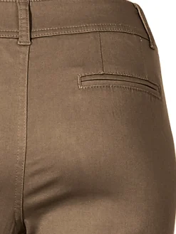 Chinohose in Karotten-Form