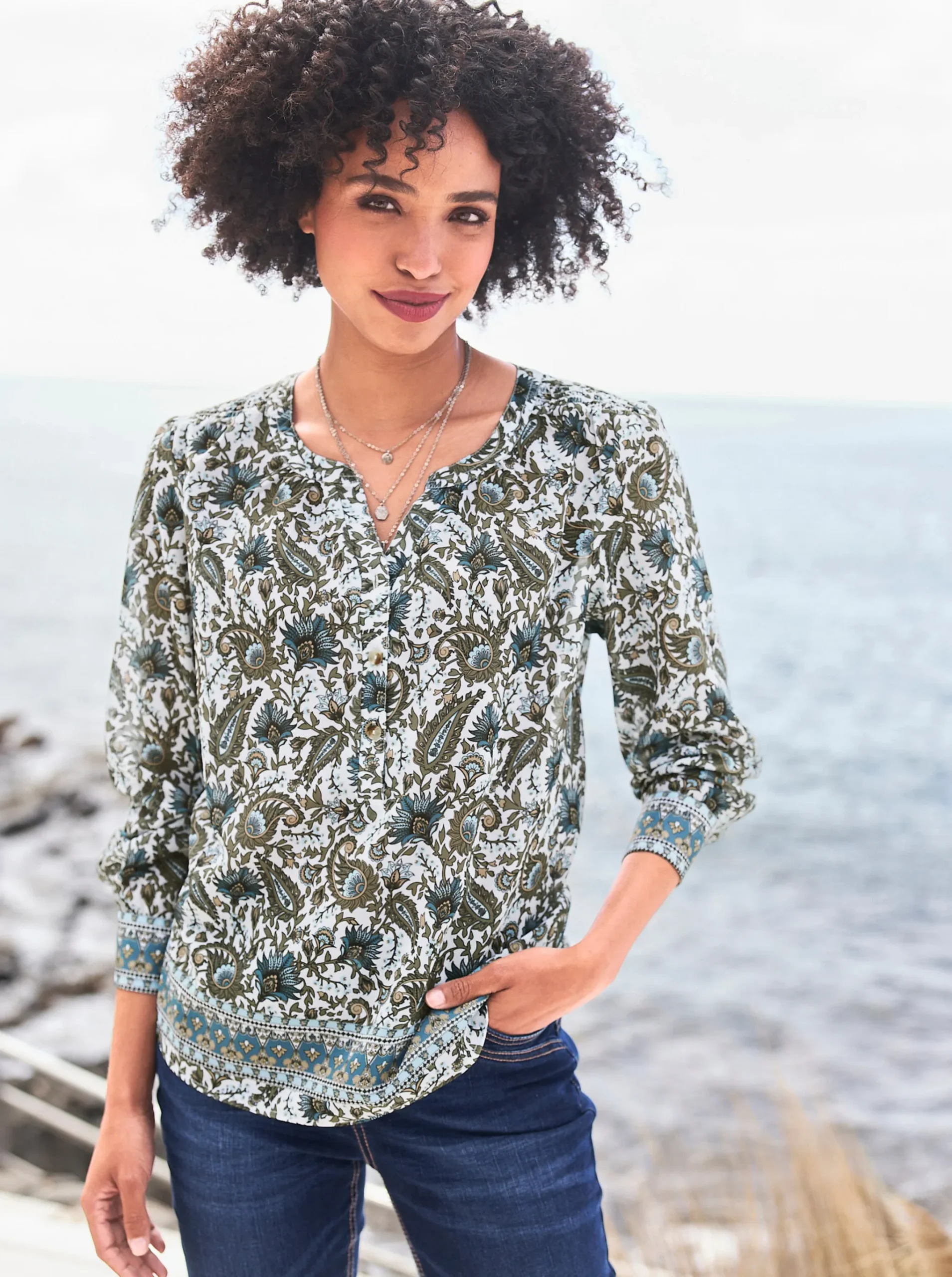 Druckbluse mit Bordüren-Dessin