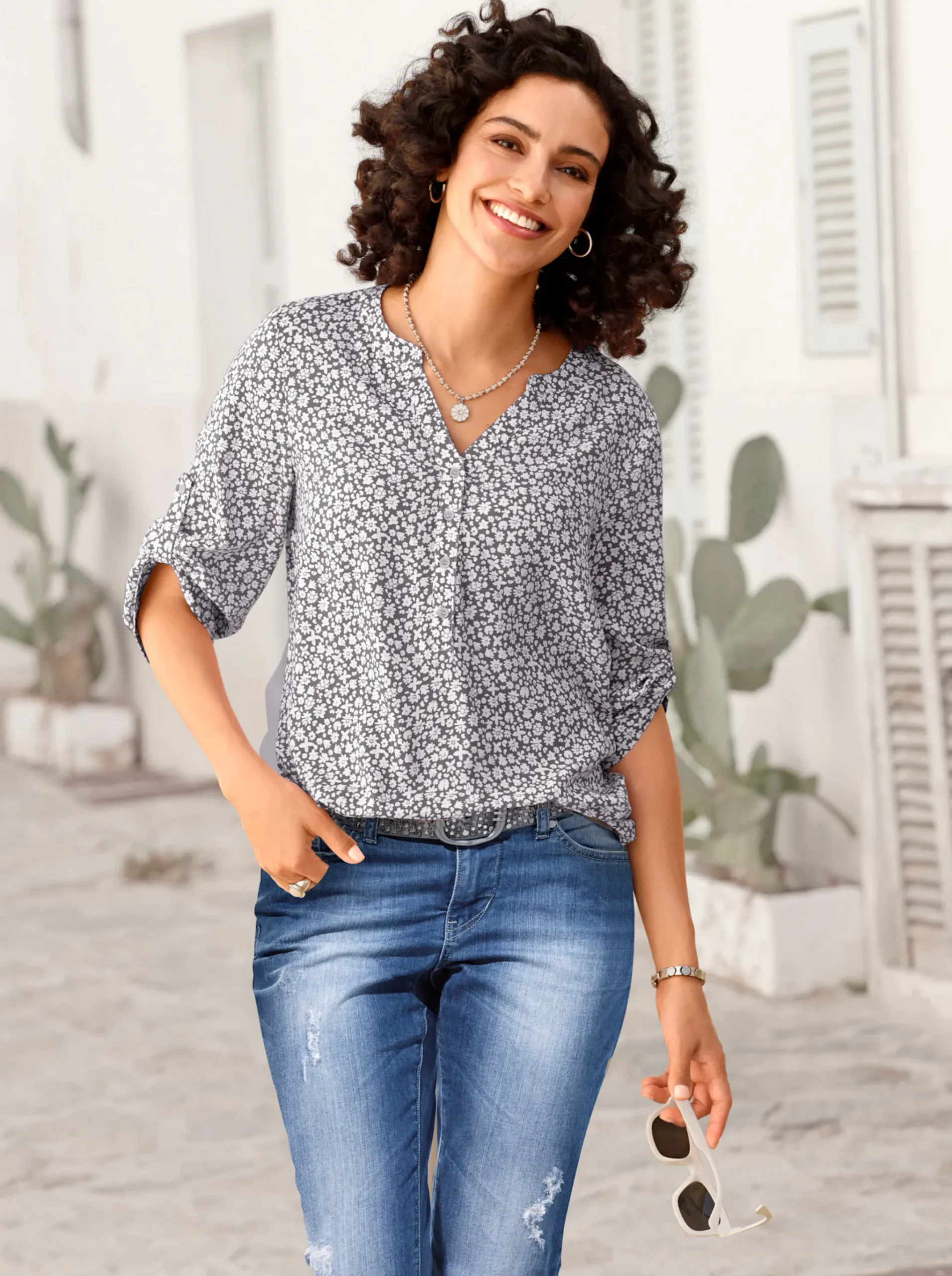 Druckbluse mit krempelbaren Ärmeln