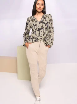Druckbluse mit Nieten