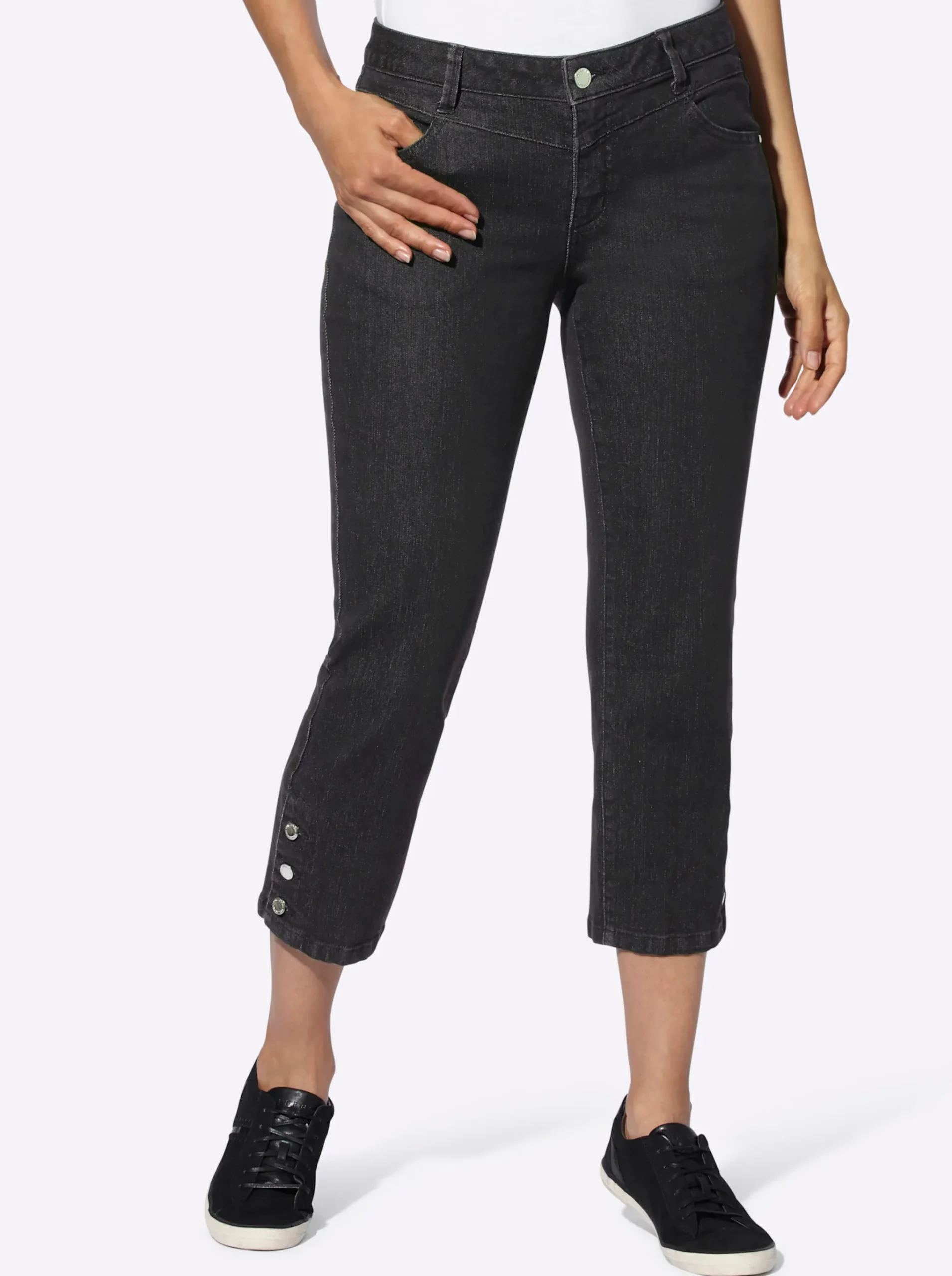 7/8-Jeans mit Zierknöpfen am Beinabschluss