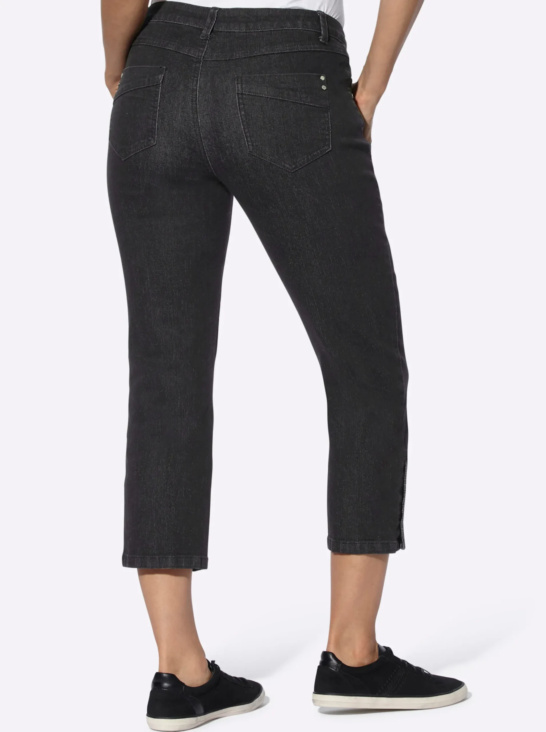7/8-Jeans mit Zierknöpfen am Beinabschluss