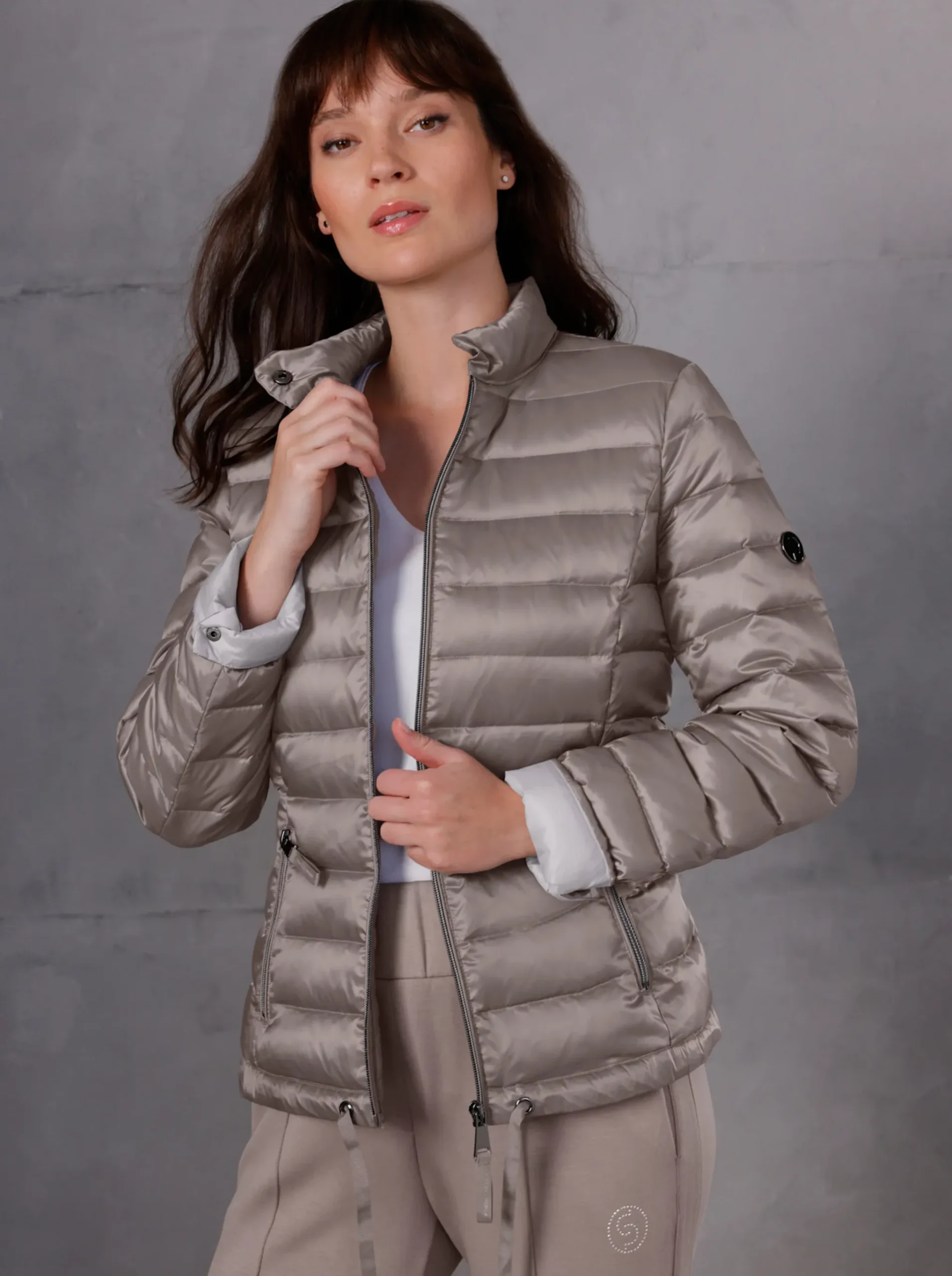 Leichtdaunenjacke mit Pack-away-Beutel für unterwegs