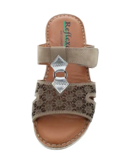 Pantolette mit sommerlicher Perforation