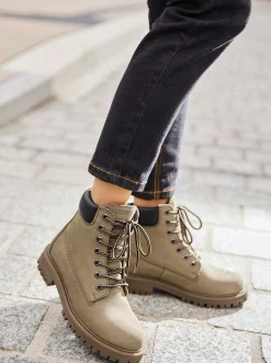 Schnürstiefelette