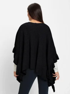 Strickponcho mit Volants