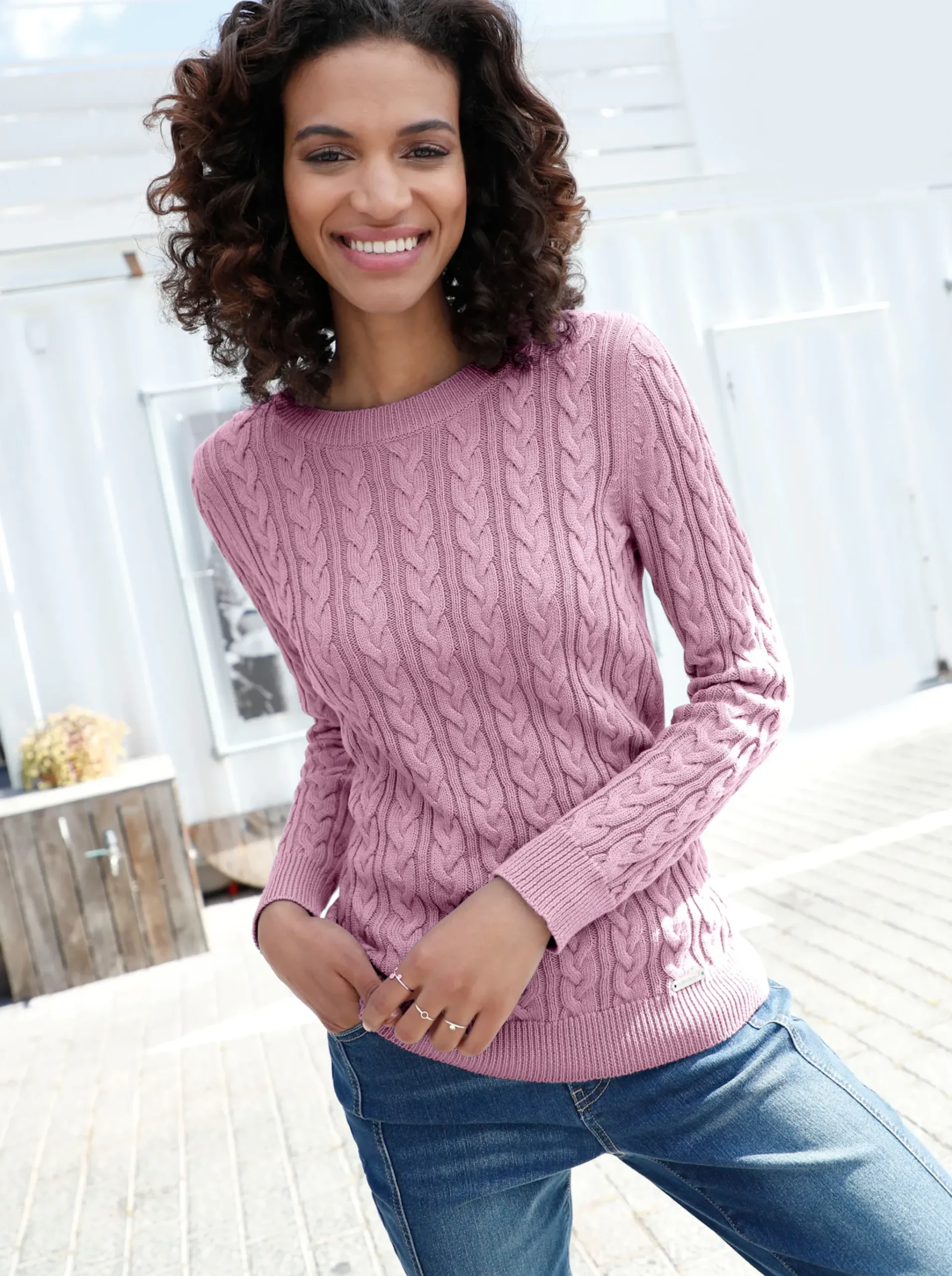Strickpullover mit Zopfmuster