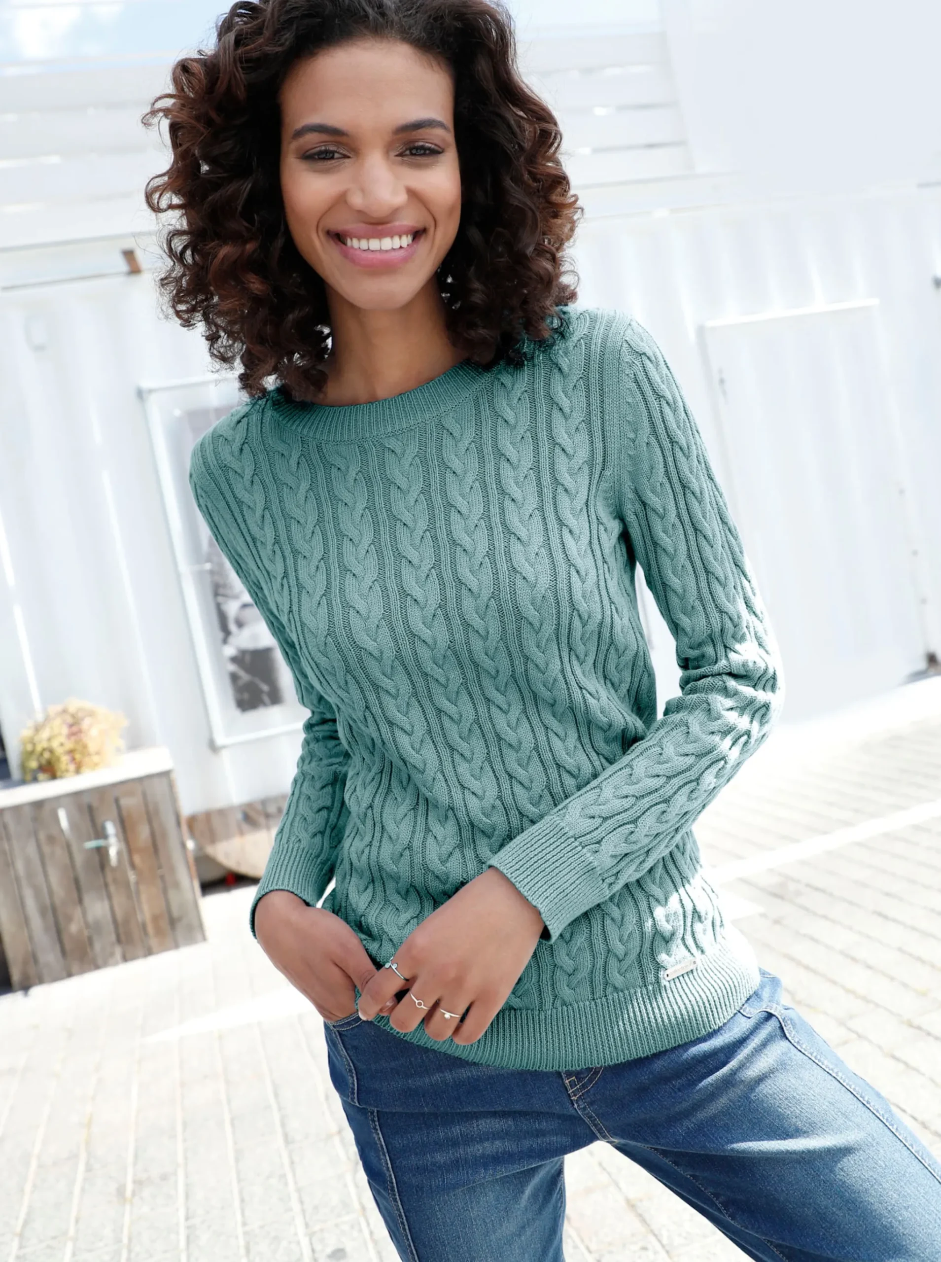 Strickpullover mit Zopfmuster