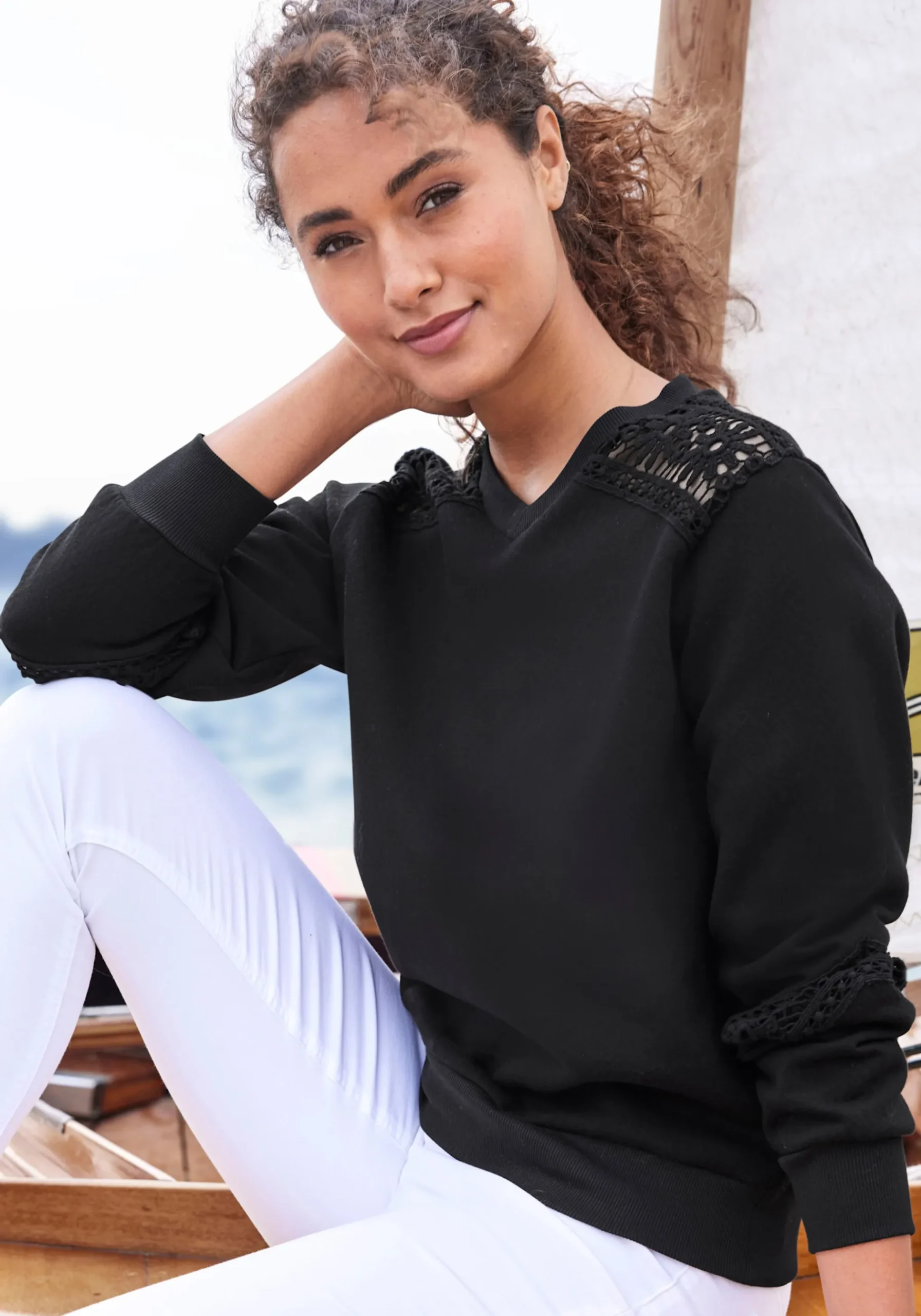 Sweatshirt