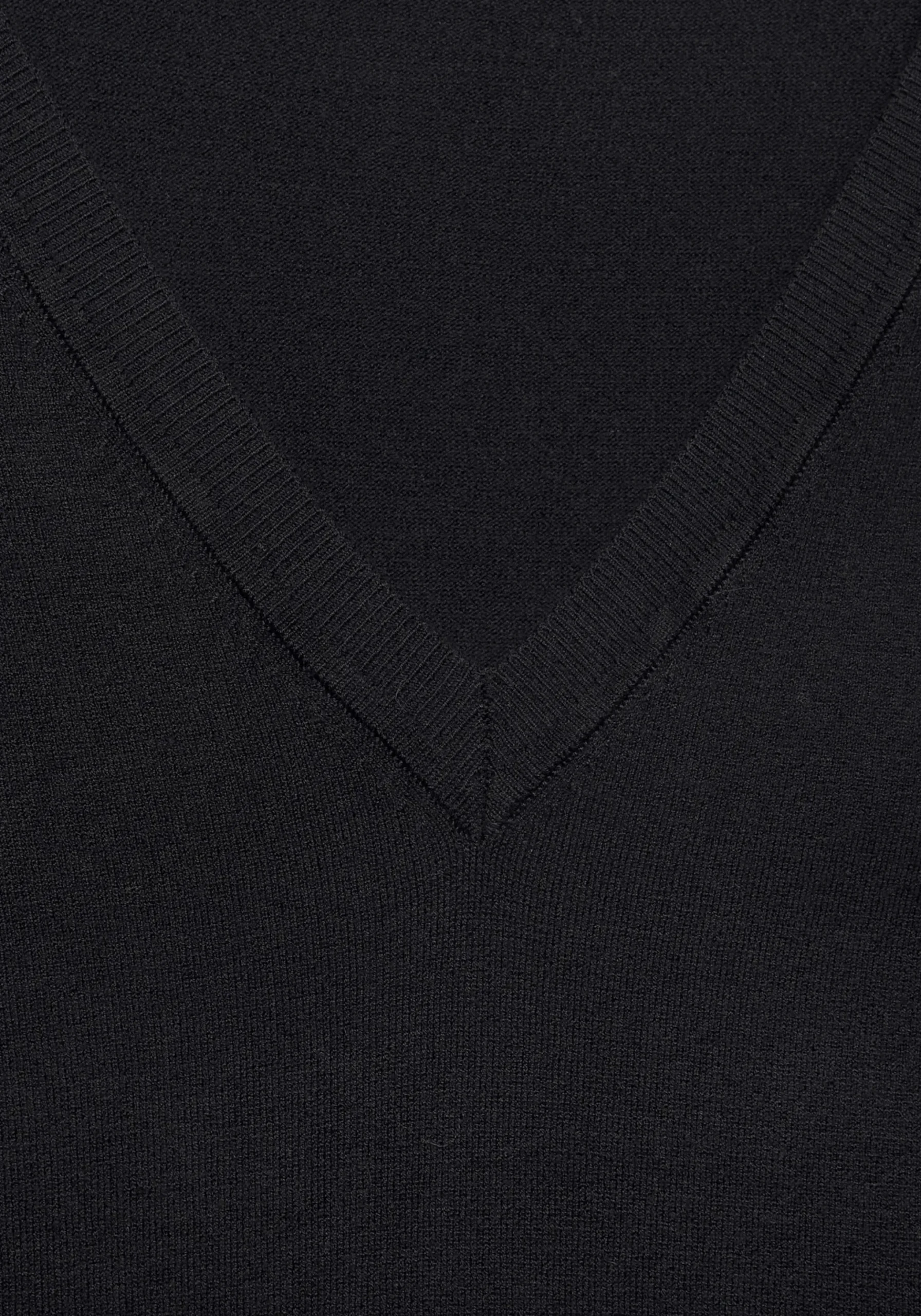 V-Ausschnitt-Pullover