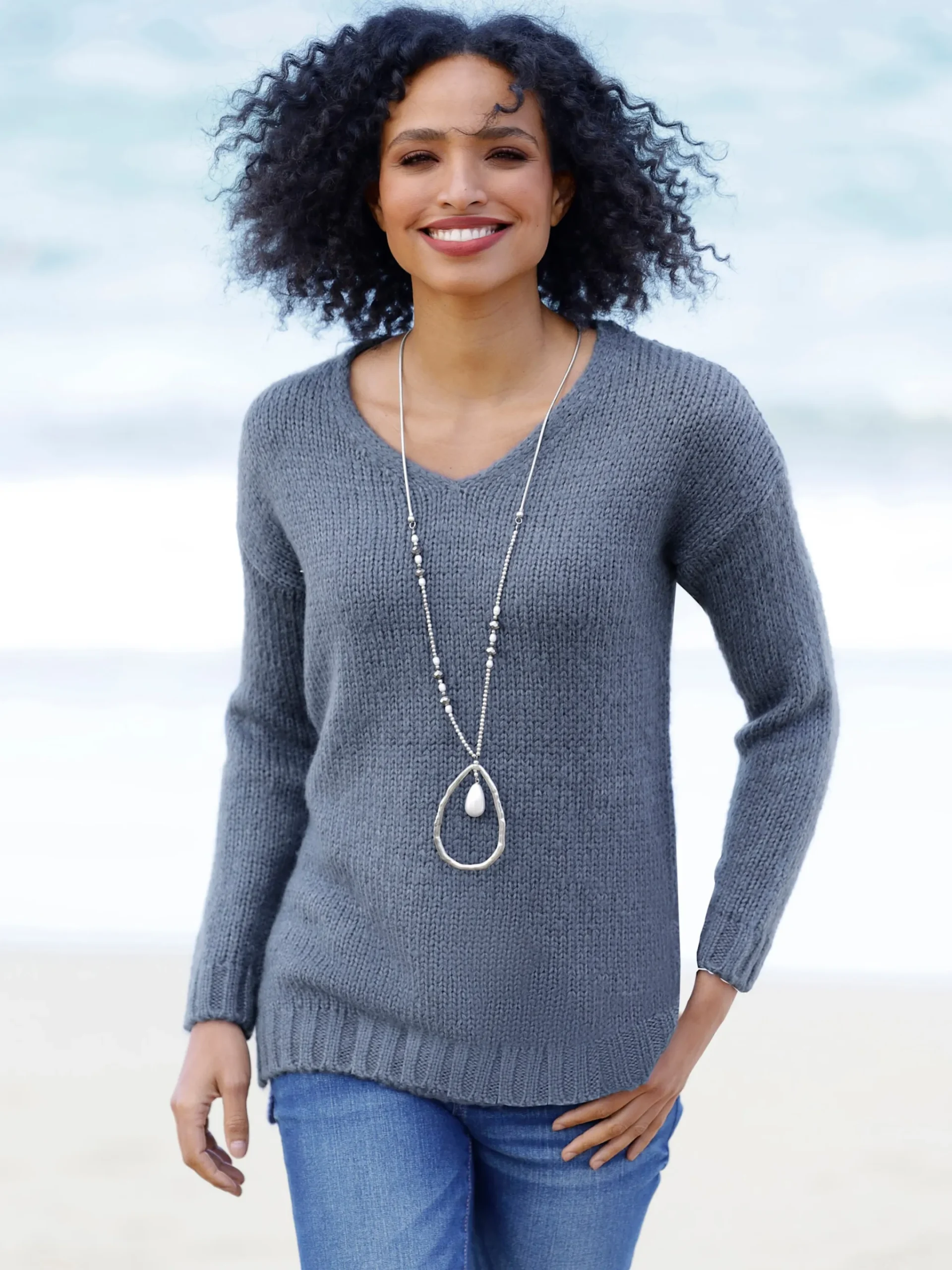 V-Ausschnitt-Pullover mit Seitenschlitzen